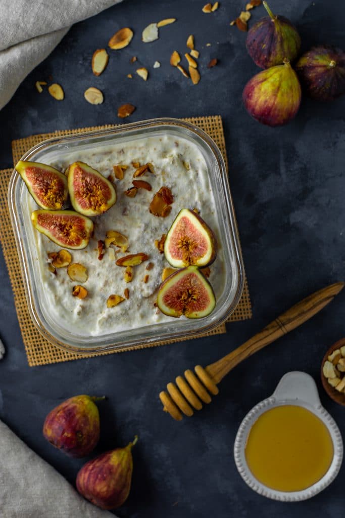 Honey roasted figs and almonds cheesecake ice cream