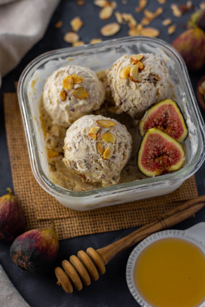 Honey roasted figs and almonds cheesecake ice cream