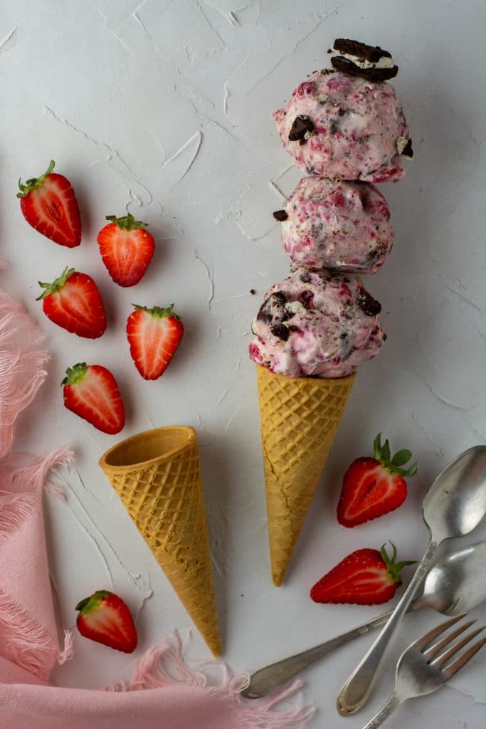 Strawberry oreo cheesecake ice cream