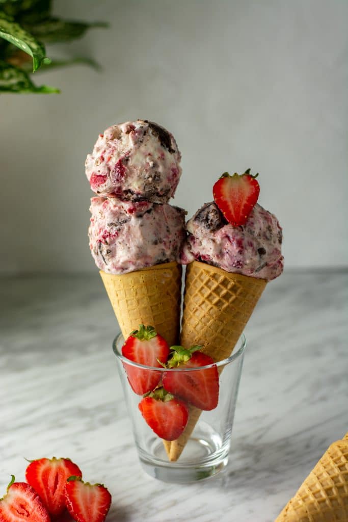 Strawberry oreo cheesecake ice cream