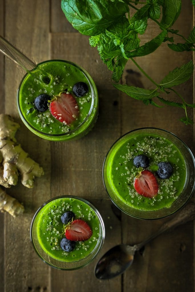 Tropical kale and ginger smoothie