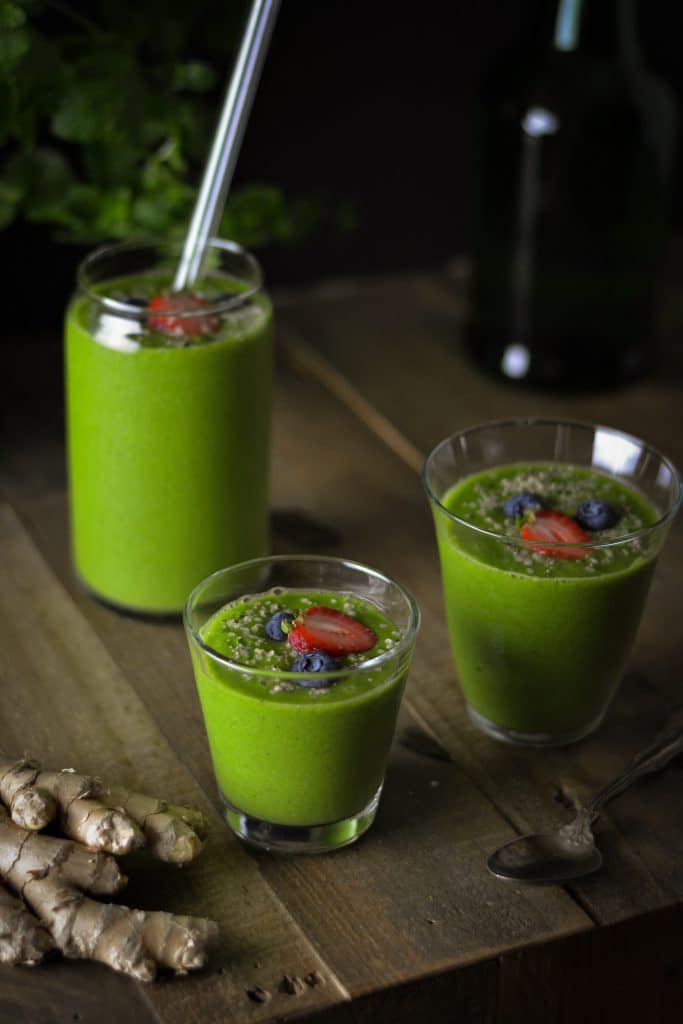 Tropical kale and ginger smoothie