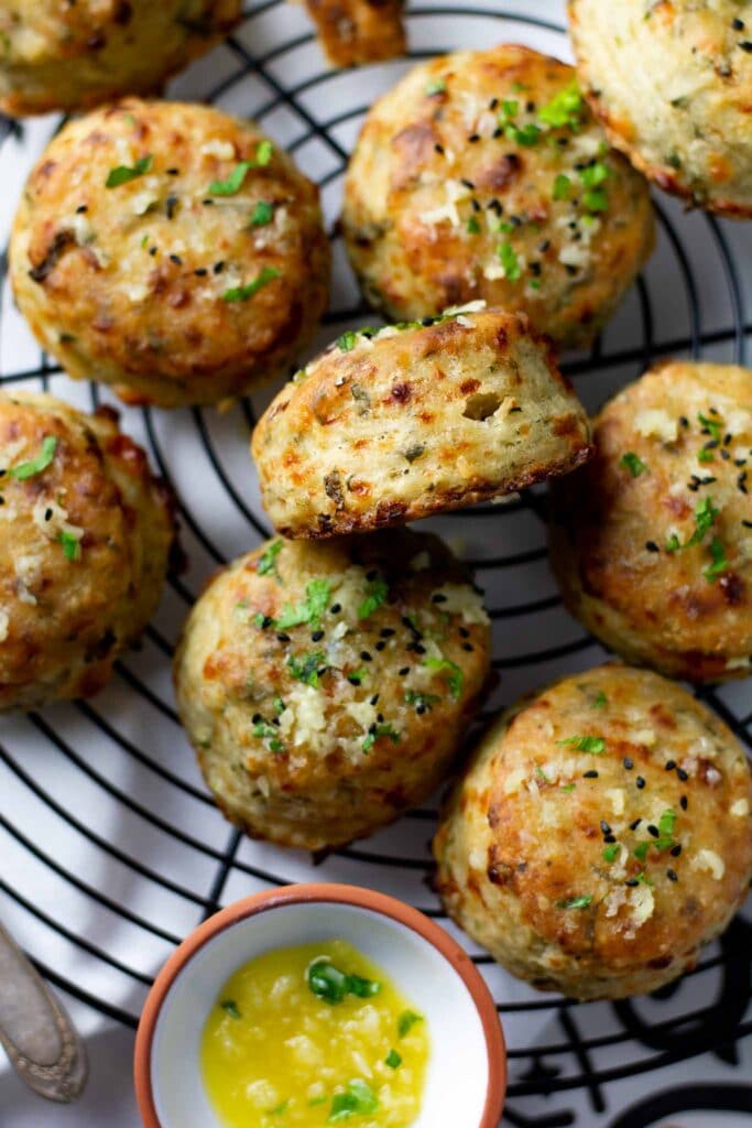 Buttermilk cheese scones with garlic and chili