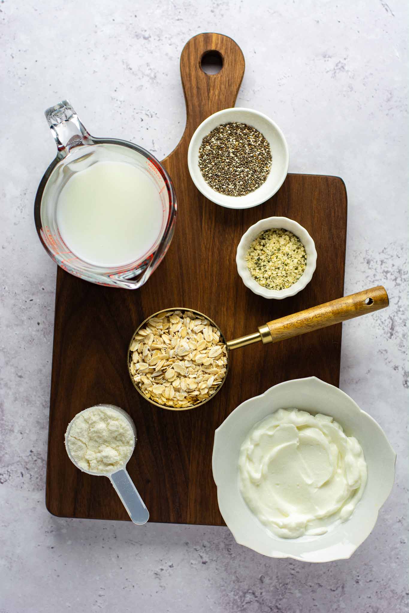 Ingredients to make protein overnight oats